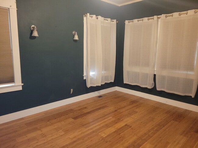 Building Photo - ALL UTILITIES INCLUDED - Country Home in the county on 1/2 Acre lot