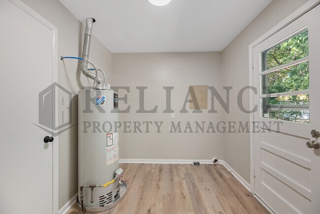Building Photo - 2126 S Vine St