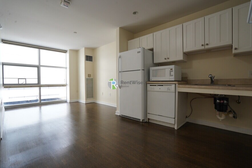 Building Photo - 40 Boylston St