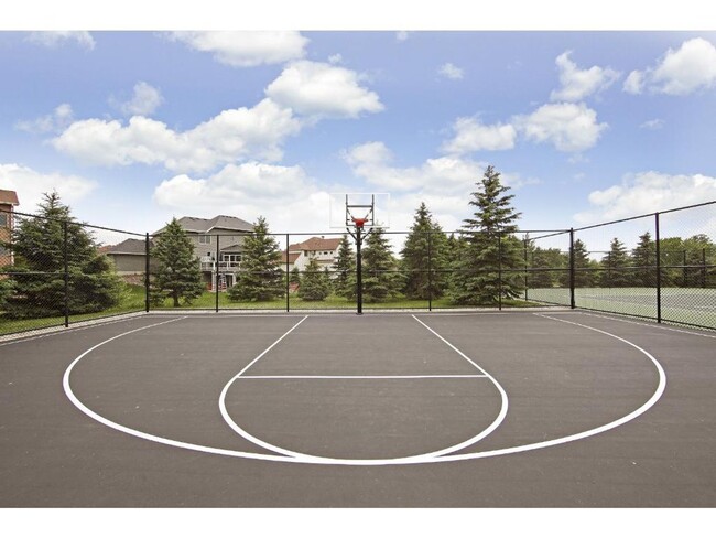 Building Photo - Pristine Woodbury 3 Bedroom Townhouse - Cl...