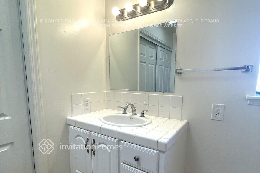 Building Photo - 3096 Yellowstone Ln