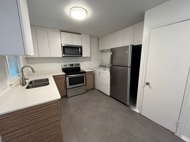 Building Photo - Adorable 2 Bed 1 Bath Available NOW!