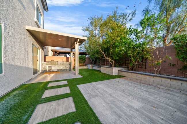Building Photo - Modern upgrades, Tesla solar, and versatil...