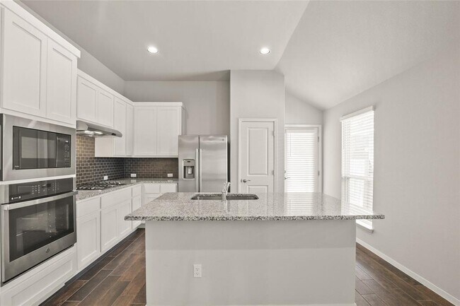 Building Photo - 120 Riverhill Dr