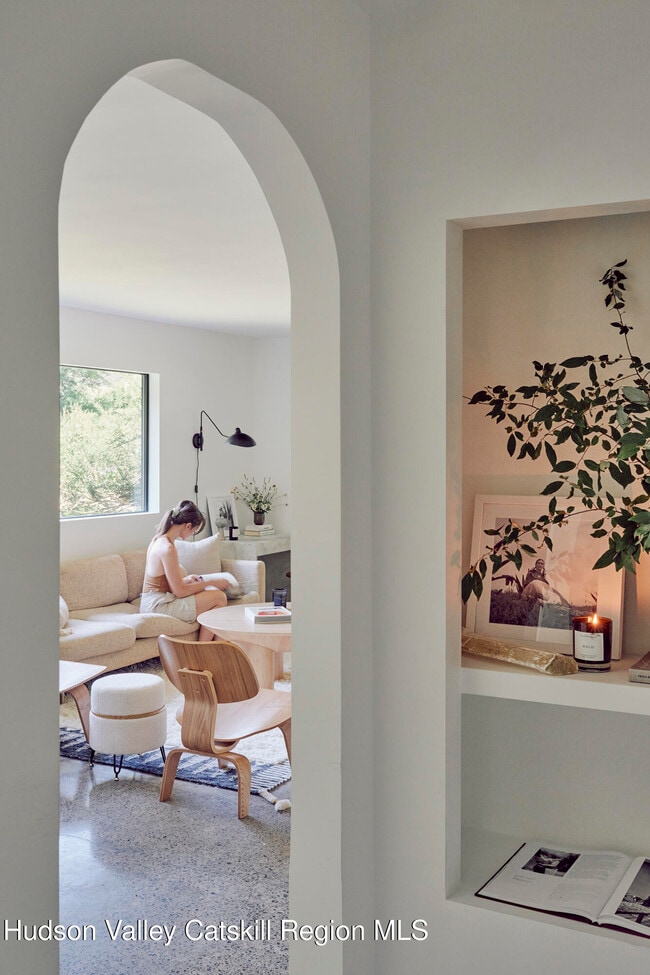 Building Photo - 35 Race Track Rd