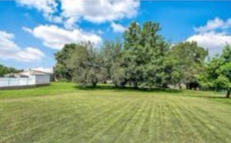 Building Photo - 126 Michigan Dr