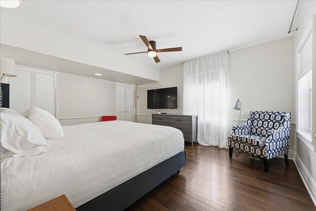 Building Photo - 459 NE 15th Ave