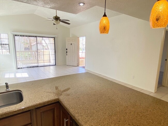 Building Photo - 2 Bedroom 2 Bath in Mesa