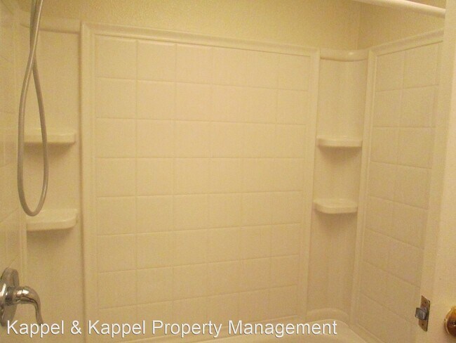 Building Photo - 3 br, 2 bath House - 215 Begonia Boulevard