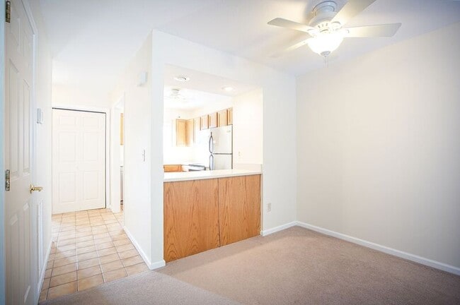 Building Photo - 10 Oak Ridge Dr