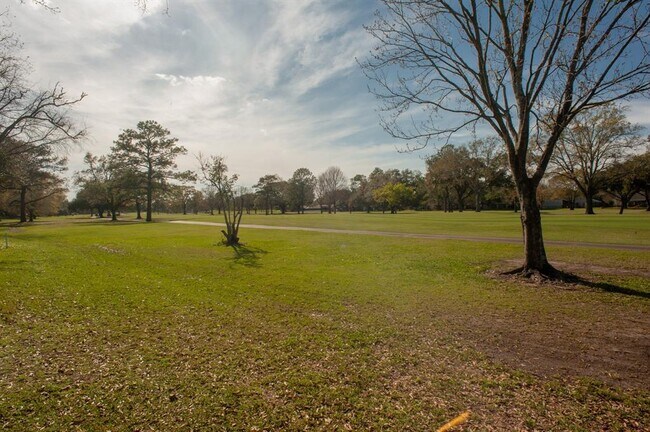 Building Photo - 2218 Green Tee Dr