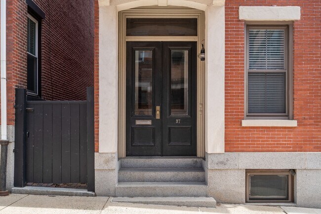 Building Photo - 37 Mt Vernon St