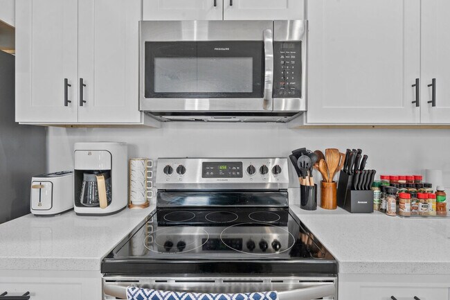 Building Photo - 3757 E Van Buren St