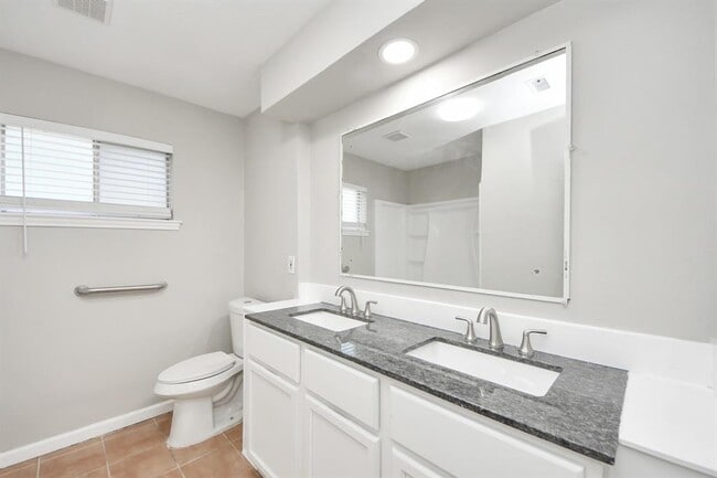 Building Photo - 7911 Pella Dr