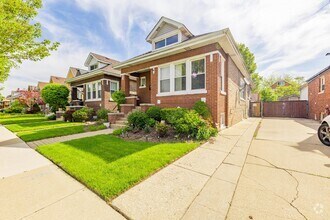 Building Photo - 6141 S Kilbourn Ave