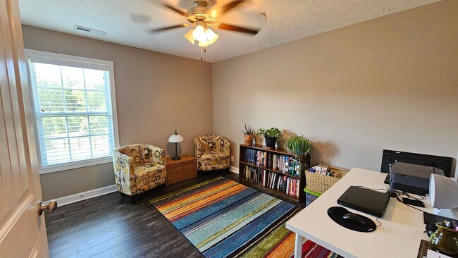 Building Photo - 6 Month Lease! Close to Exit 8 I-24! IMMACULATE!! 4 bed/2.5 Bath, 3 car garage/fenced in backyard...