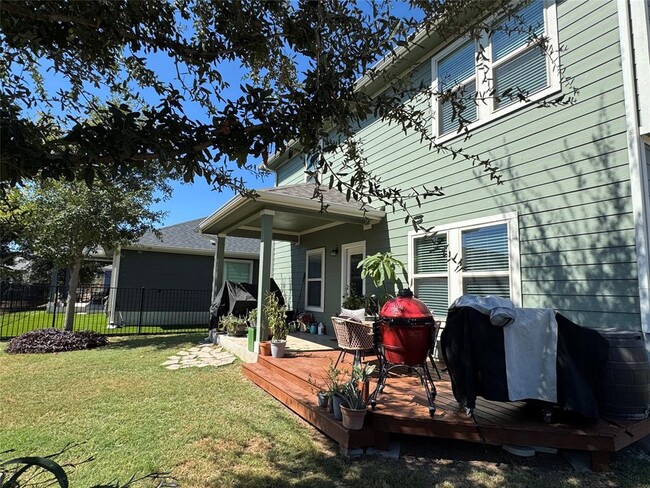 Building Photo - 247 Simon