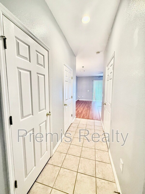 Building Photo - 2043 Strathmill Dr