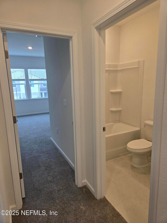 Building Photo - 207 Brandon Lks Dr