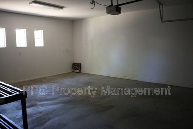 Building Photo - 15366 W Dreyfus St