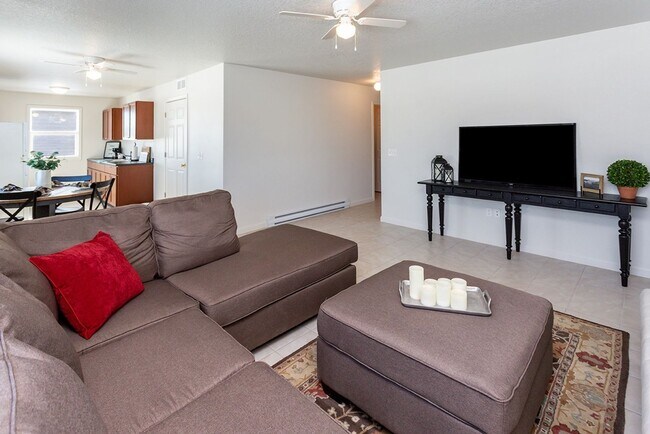 Building Photo - 3 Bedroom Homes for rent in Pleasant HIll, IA