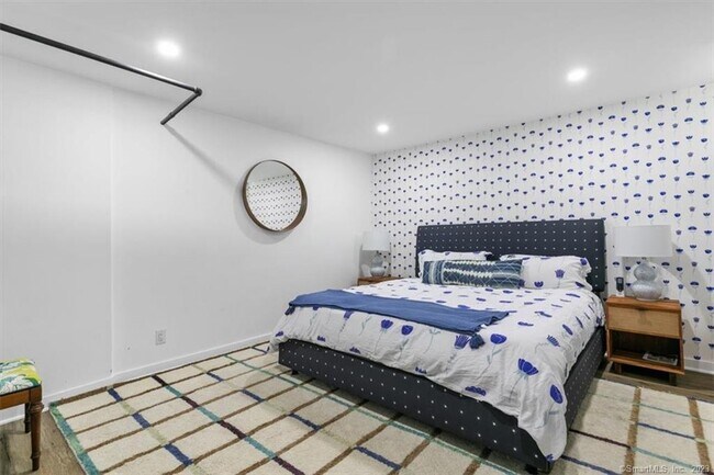 Building Photo - 20 Academy St