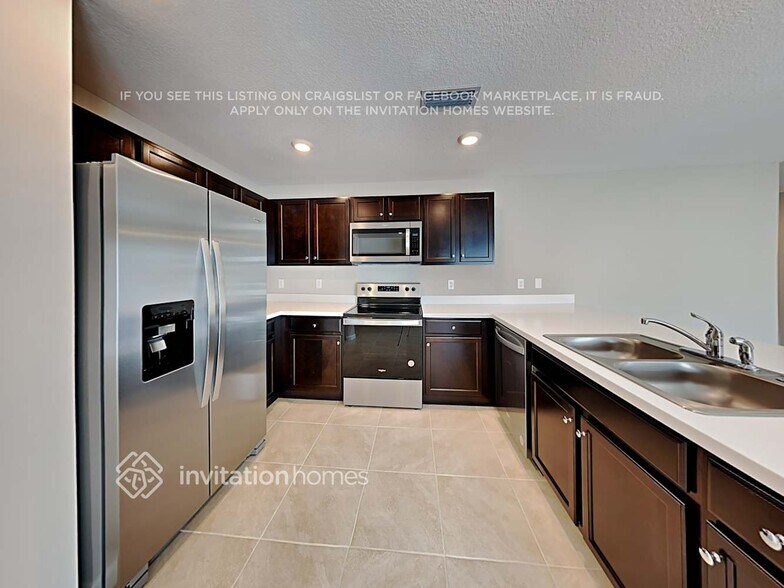 Building Photo - 792 SW Babbit Dr