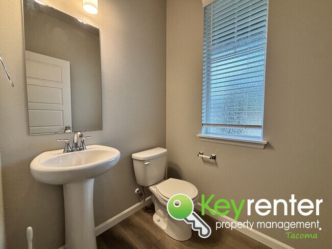 Building Photo - Beautiful 4 Bedroom 2.5 Bathroom Tacoma Home for Rent in Secluded Community!