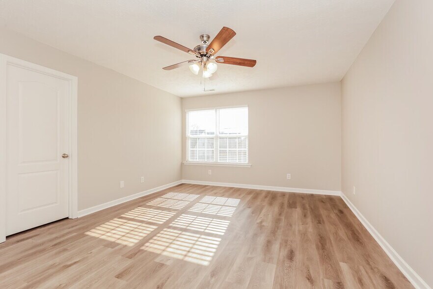 Building Photo - 2805 Windcrest Tr