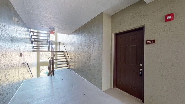 Building Photo - Nice 2 bedroom, 2 bathroom condo in the he...