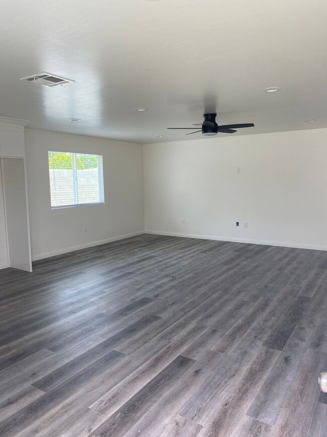 Building Photo - Charming 2 bedroom 1 bath home.