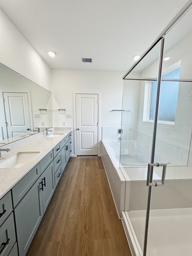 Building Photo - 3230 Coral Bluff Dr