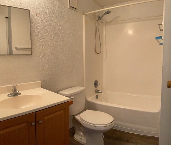 Building Photo - Spacious 2/2 in a great location! Call for...