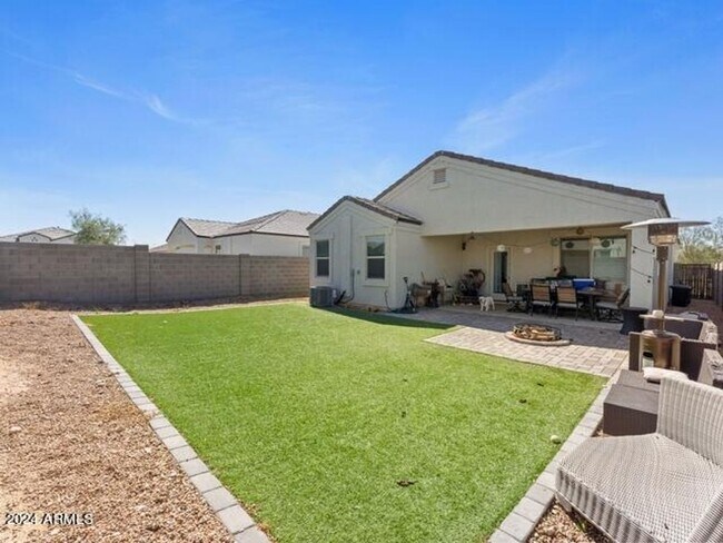 Building Photo - 30990 W Mulberry Dr