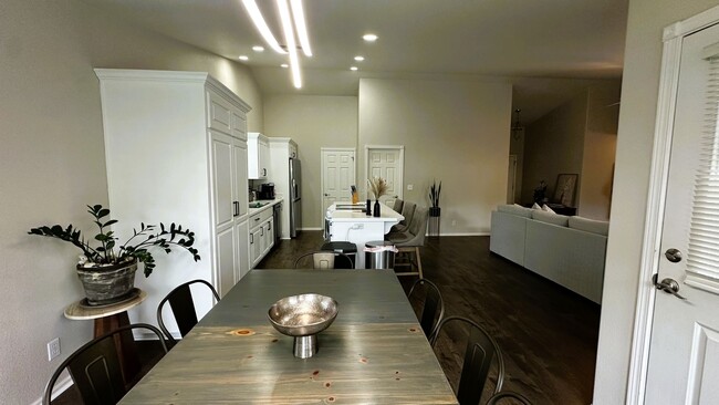 Building Photo - Great 3 Bedroom 2 Bath House!