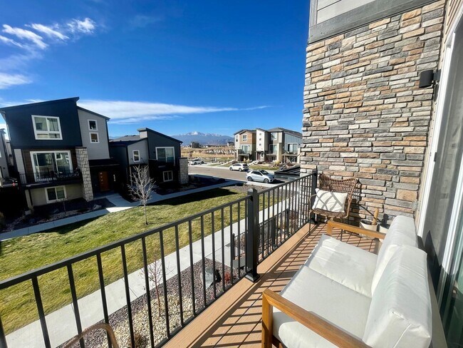 Building Photo - Wolf Ranch 3 Bedroom home