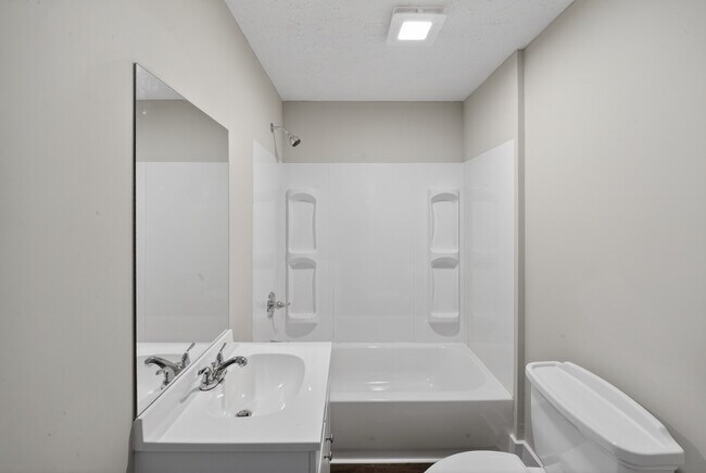 Building Photo - 225 Sunset Ave