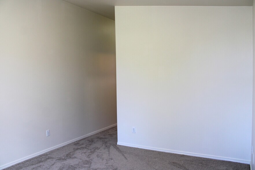 Building Photo - 1386 Brown St