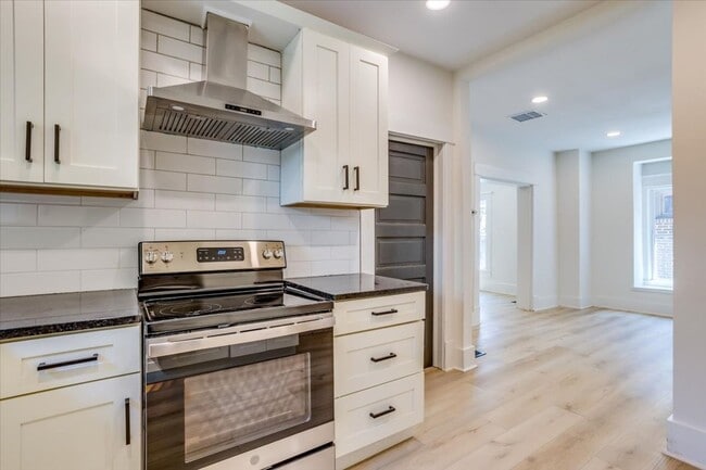 Building Photo - Riverside home for rent