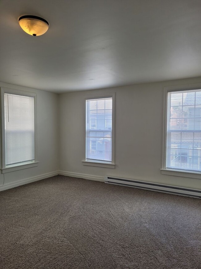 Building Photo - 115 E Burd St