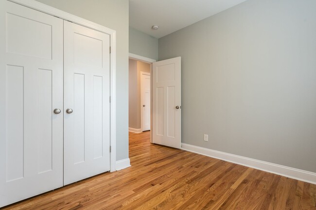 Building Photo - Stunning 3BD, 2.5BA Downtown Raleigh Home with a Fenced Yard