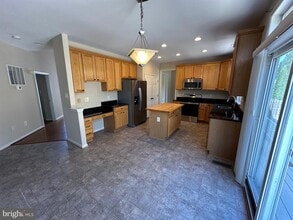 Building Photo - 72 Maddex Farm Dr