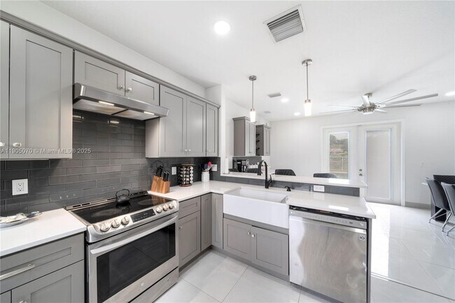 Building Photo - 17125 35th Pl N