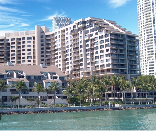 Building Photo - 540 Brickell Key Dr