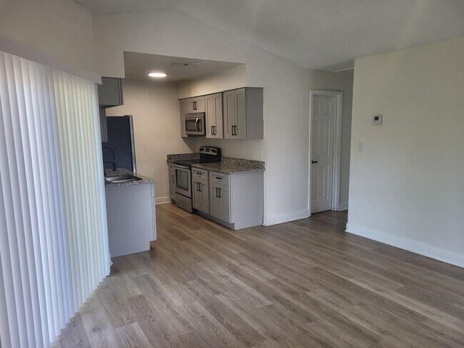 Building Photo - 1236 Dovehill Dr