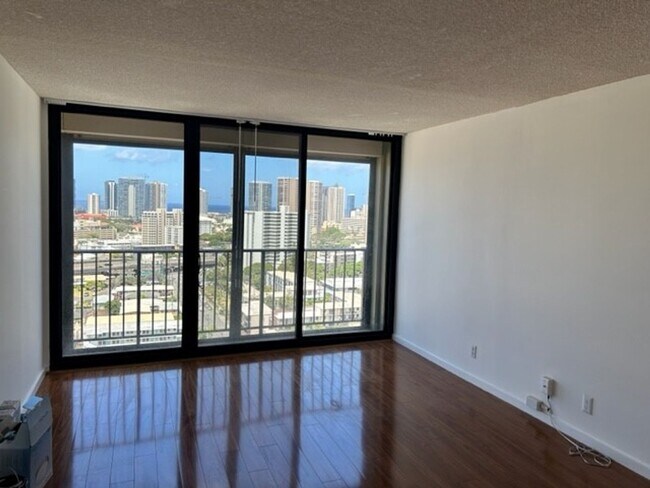 Building Photo - Updated 1-BR, 1-BA with 1-parking