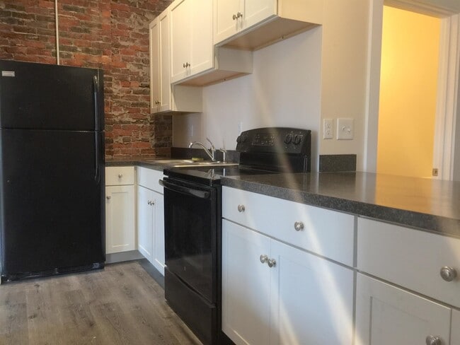 Building Photo - 368 Central St