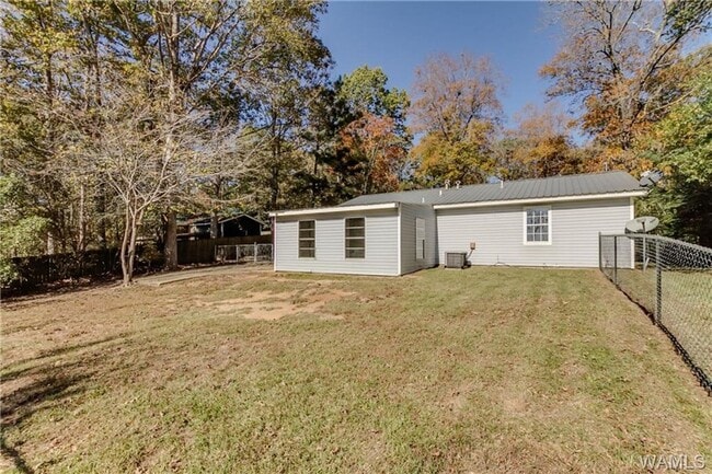 Building Photo - Nice 3 Bed 1.5 Bath Available Now! Call To...