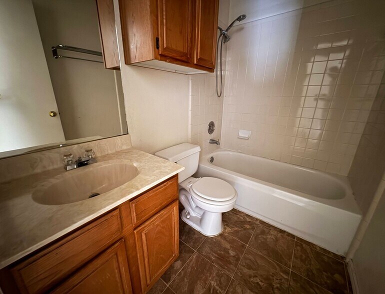 Building Photo - 1508 Benttree Dr