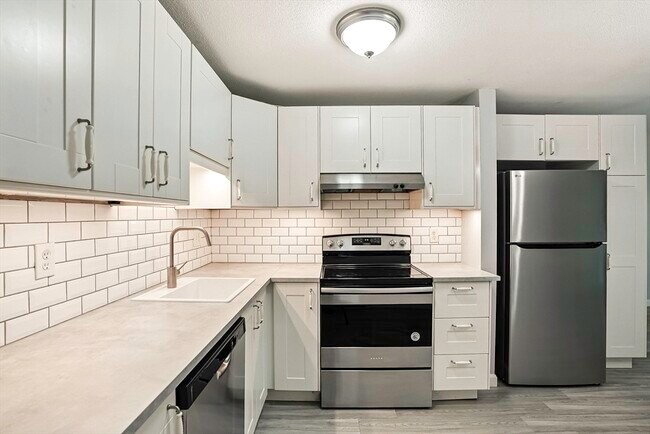 Building Photo - 39 Pleasant St